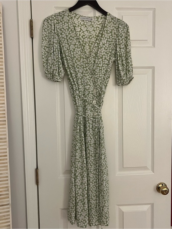 faithfull the brand green wrap dress | Dresses | Faithfull The Brand Pale Floral Midi Margot dress